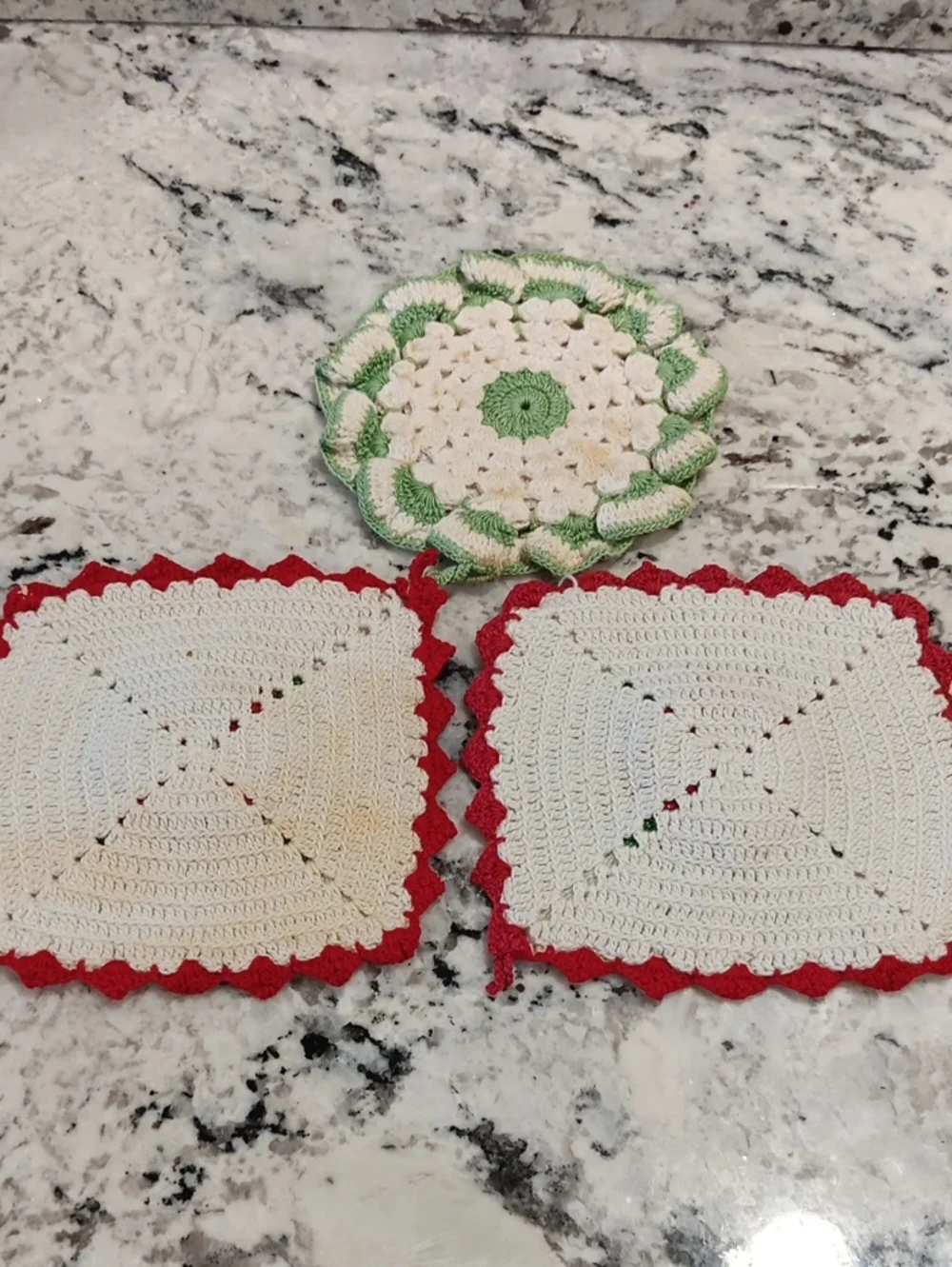 Vintage Handmade Crochet Floral Hotpads- Red & Green (Brand Unbranded)